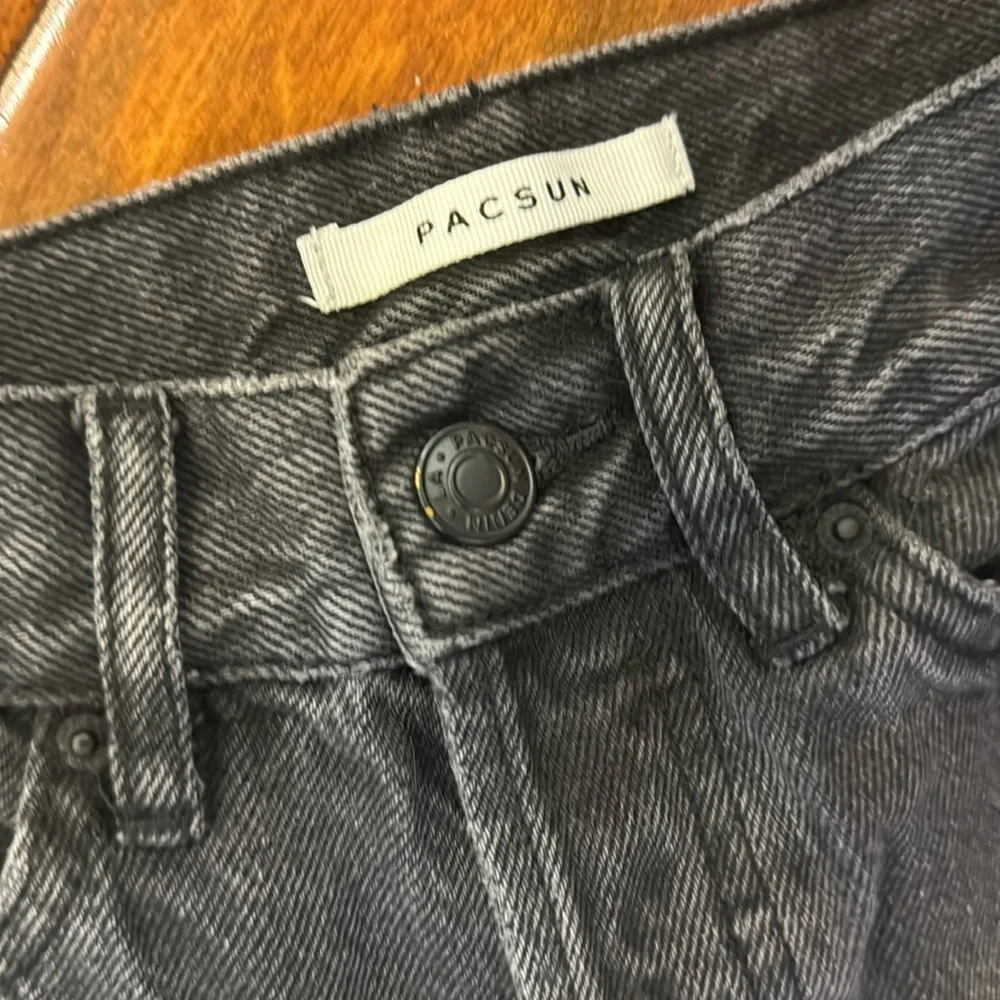 Great condition! Pac Sun women’s distressed jeans size 22. Black. - Picture 4 of 9